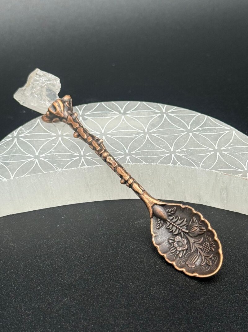 Cucharilla De Bruja con Piedras Preciosa Cuarzo Cristal:  - Bronce