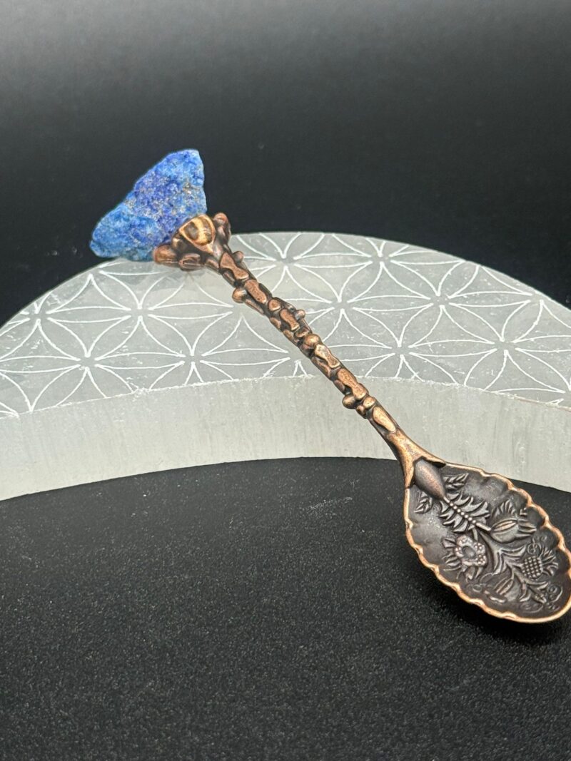 Cucharilla De Bruja con Piedras Preciosa Lapislázuli: - Bronce
