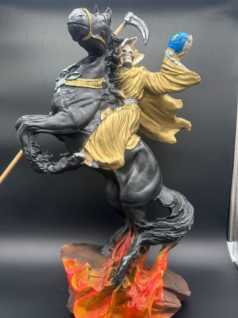 Santa Muerte Dorada Caballo 50cm - Imagen 2