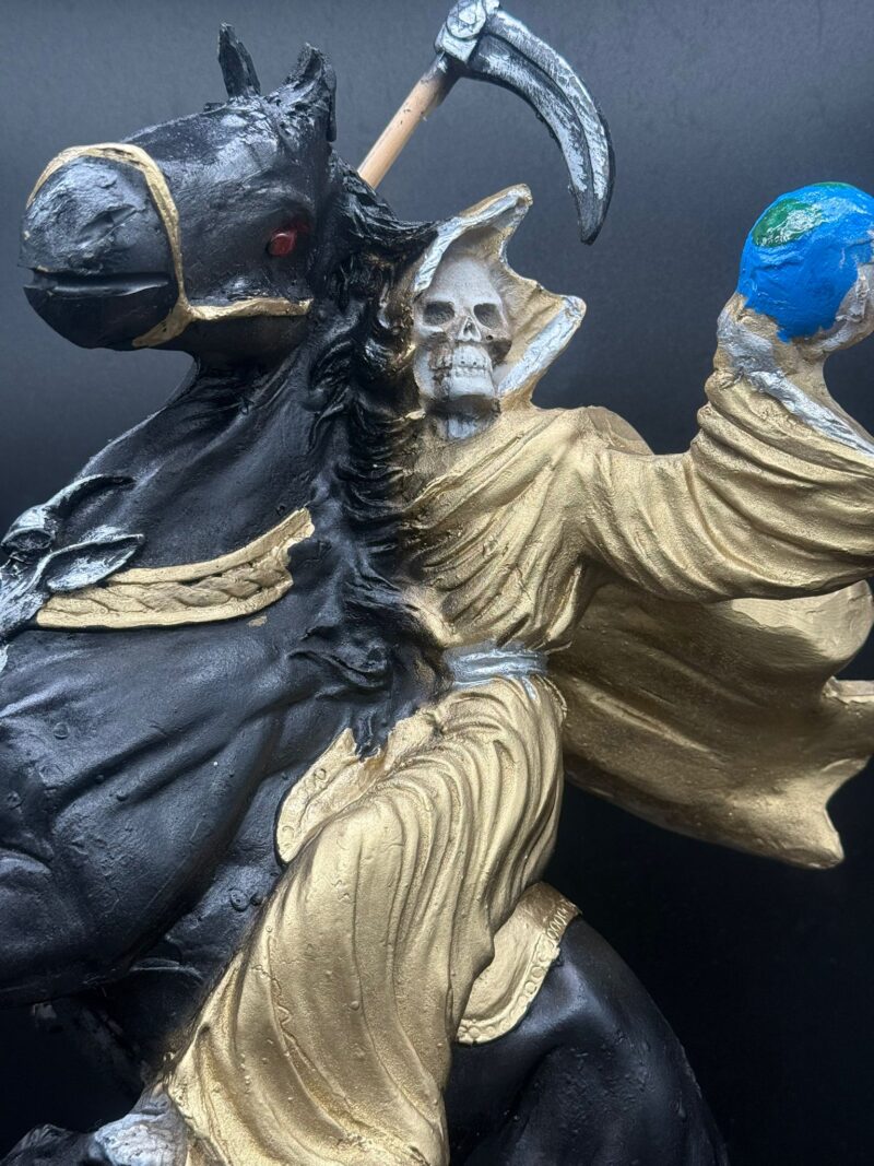 Santa Muerte Dorada Caballo 50cm