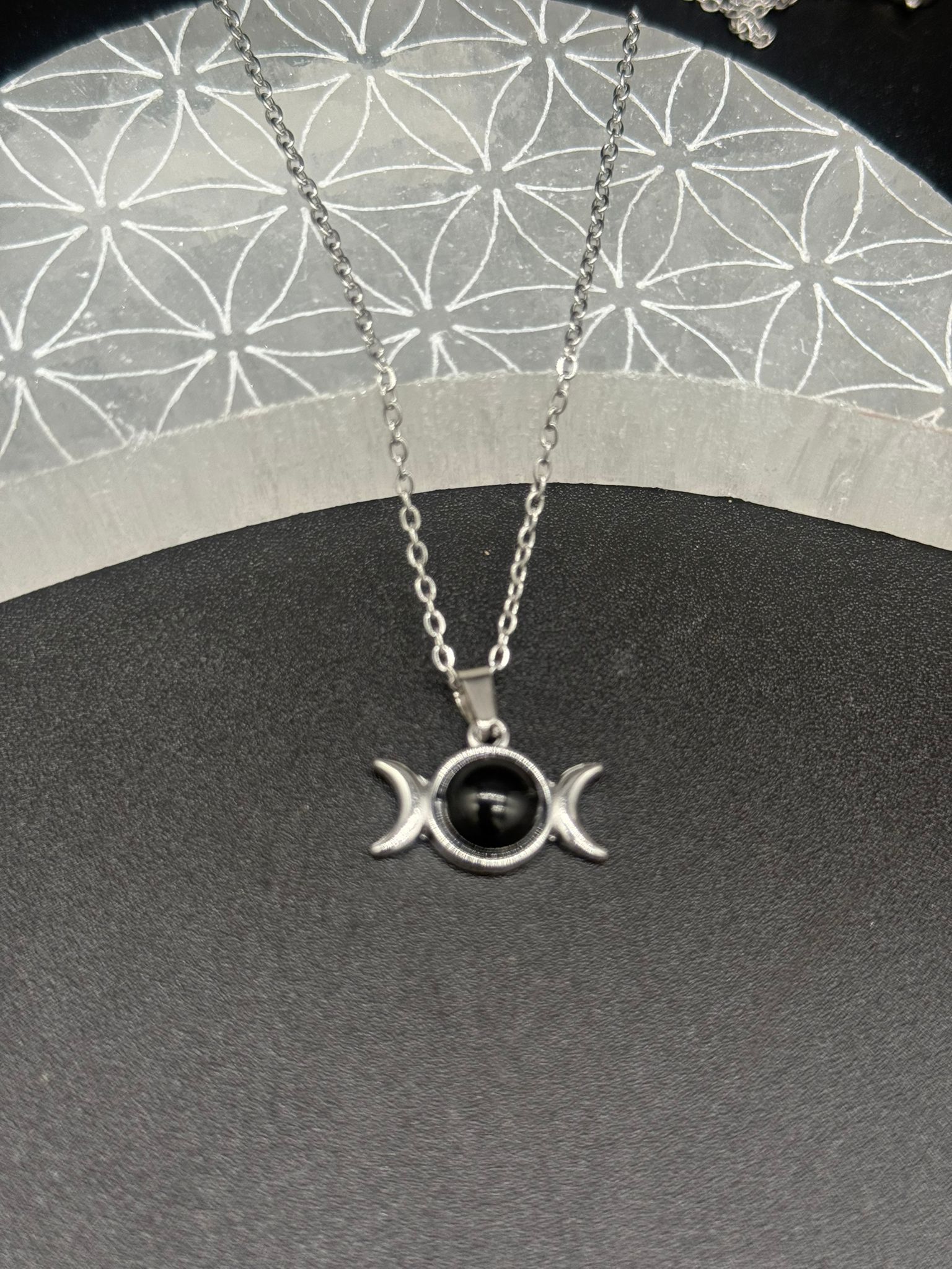 Colgante Triple Luna con Onix Mod 2