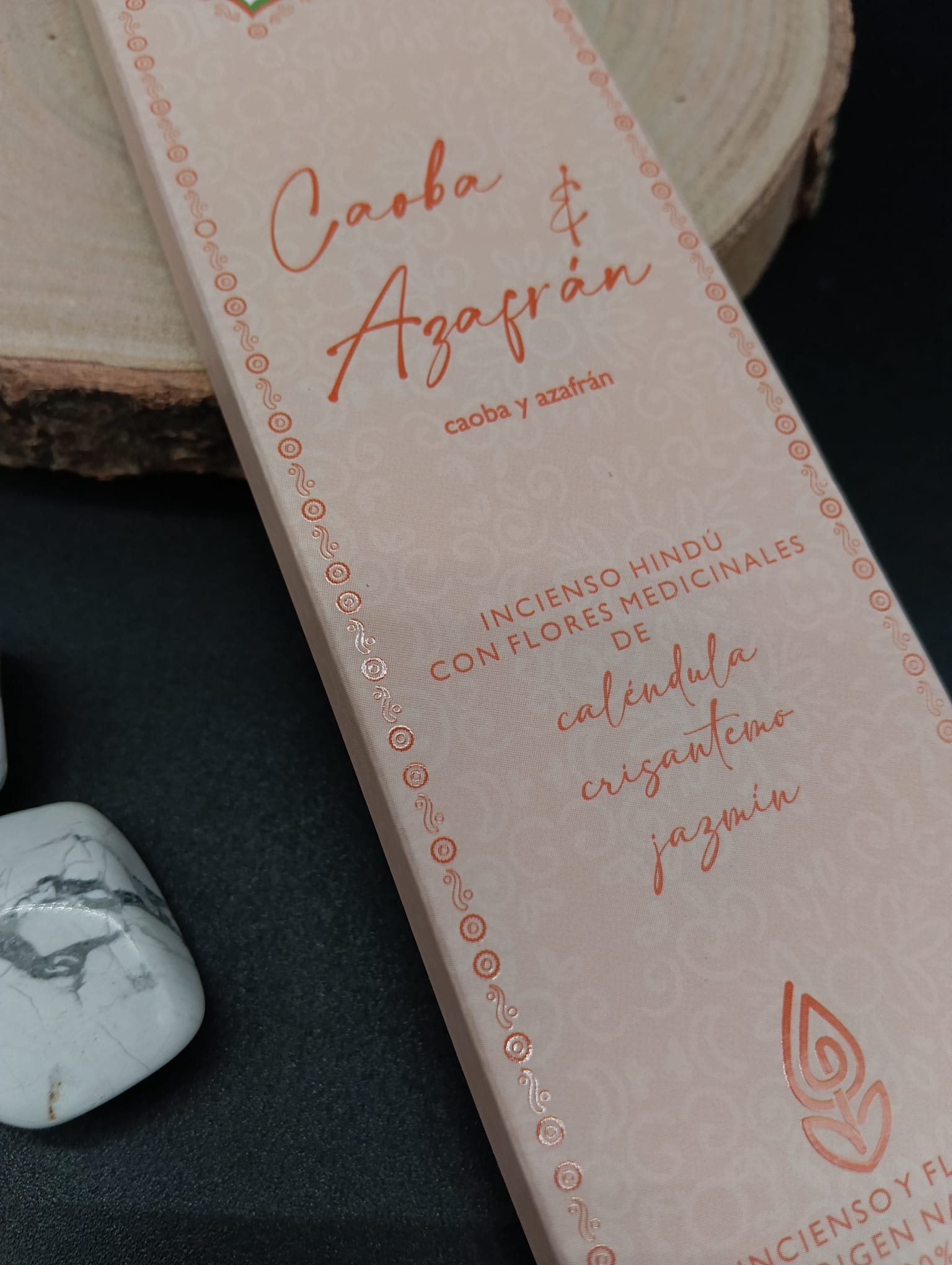 Incienso Hindú con Flores Medicinales "Caoba & Azafrán" - Imagen 2