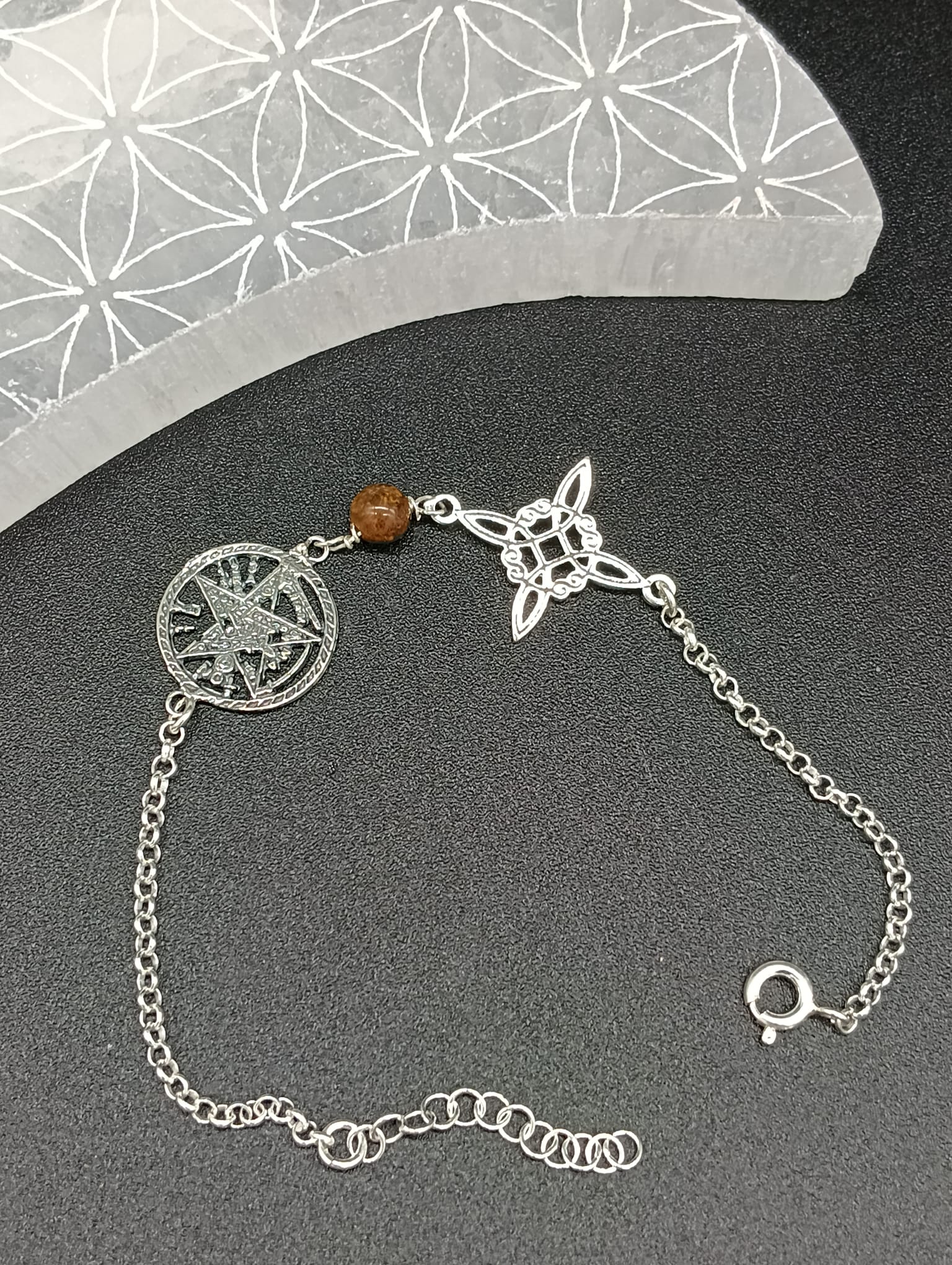 Pulsera Triple Protección (Nudo de Bruja, Ojo de Tigre y Tetragramatón) - Plata de Ley