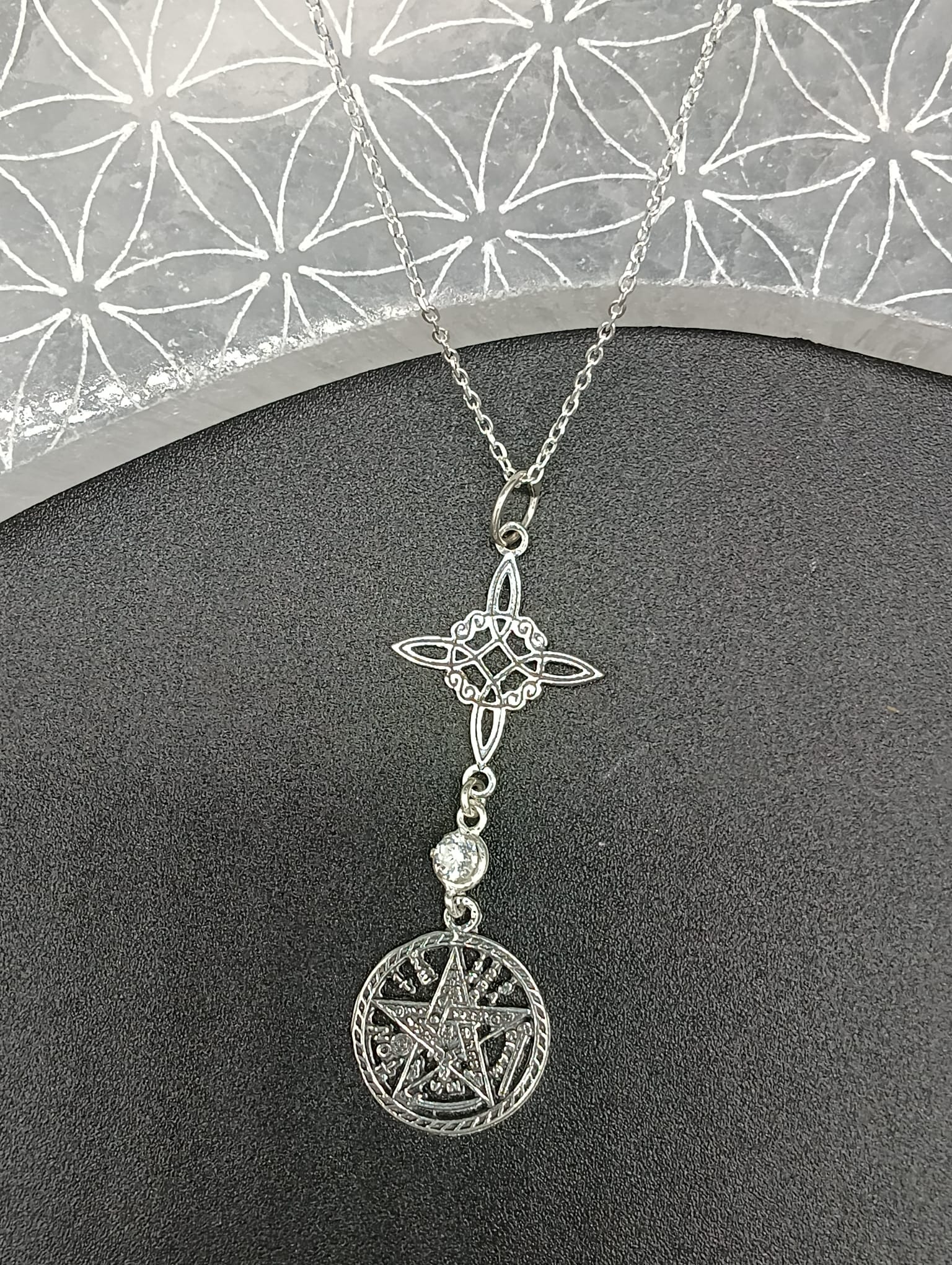 Colgante Triple Protección (Nudo de Bruja, Circonita y Tetragramatón) - Plata de Ley