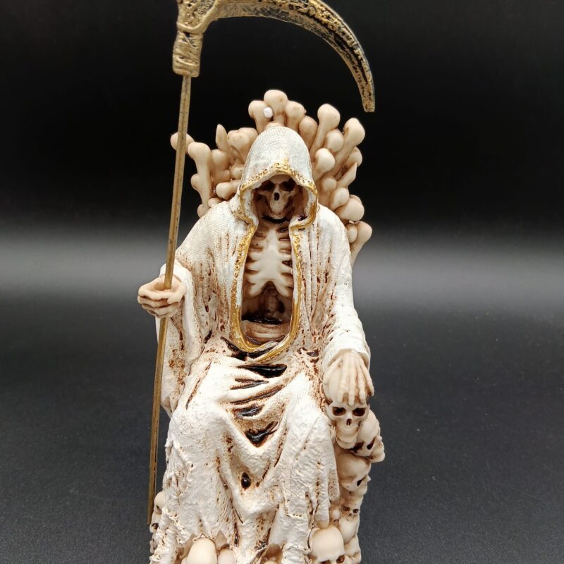 Santa Muerte Blanca Sentada en Trono 17cm