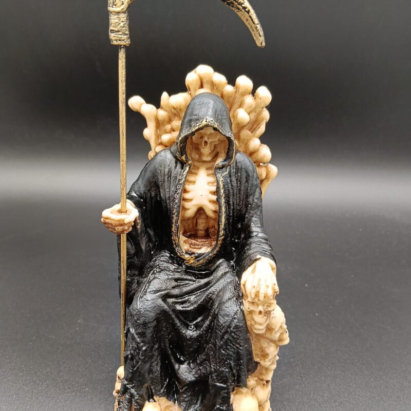 Santa Muerte Negra Sentada en Trono 17cm