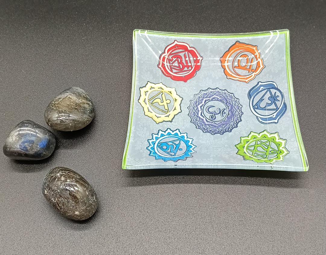 Plato Cuadrado de Cristal 7 Chakras (10 x 10cm)