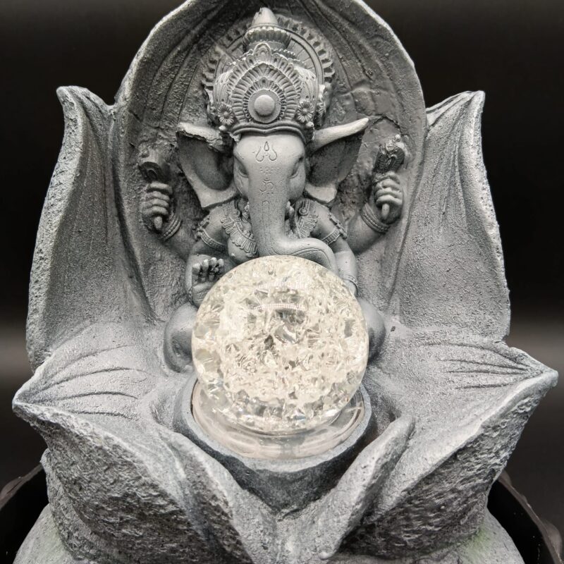 Fuente de Agua Ganesha con Bola de Cristal
