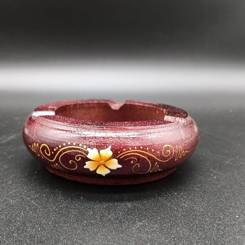 Cenicero de Madera con Flor Amarilla
