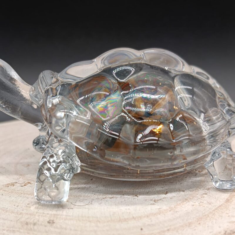 Tortuga de Cristal con Ojo de Tigre y Pan de Oro