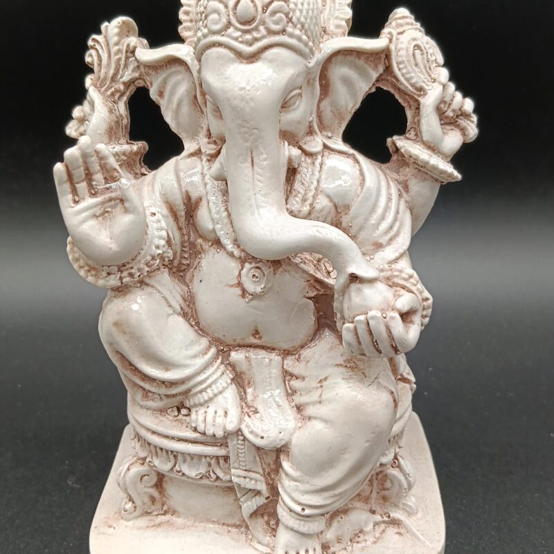 Ganesha En Trono Color Marfil (15 x 11 cm)