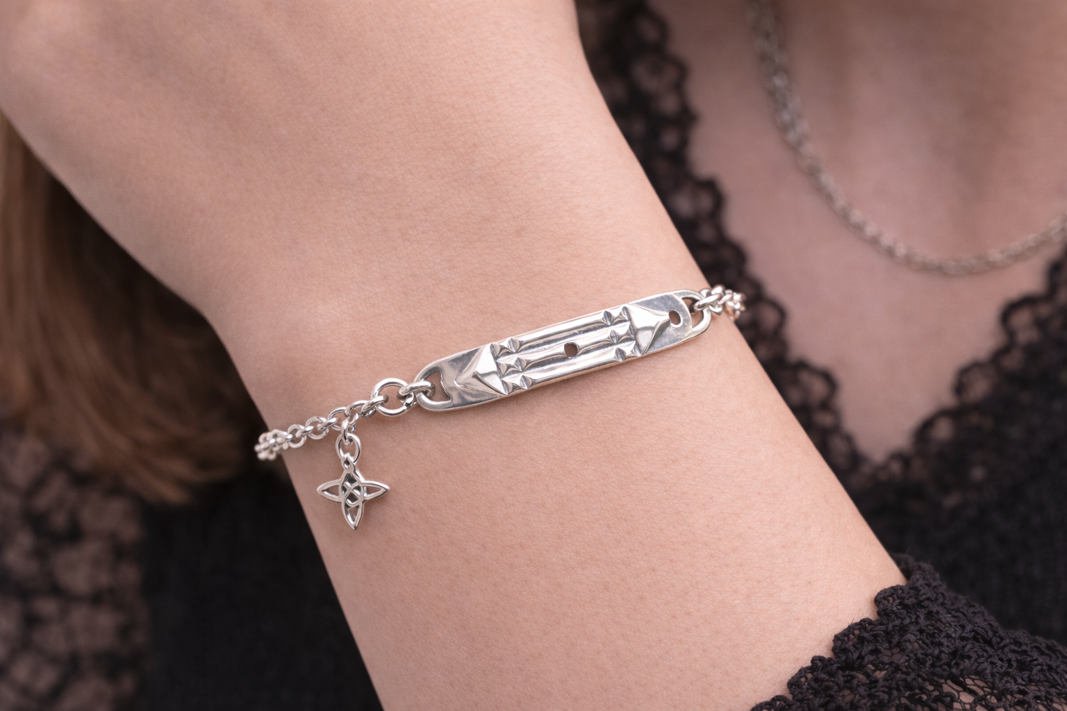 Pulsera Doble Protección (Nudo de Bruja y Atlante) - Plata de Ley