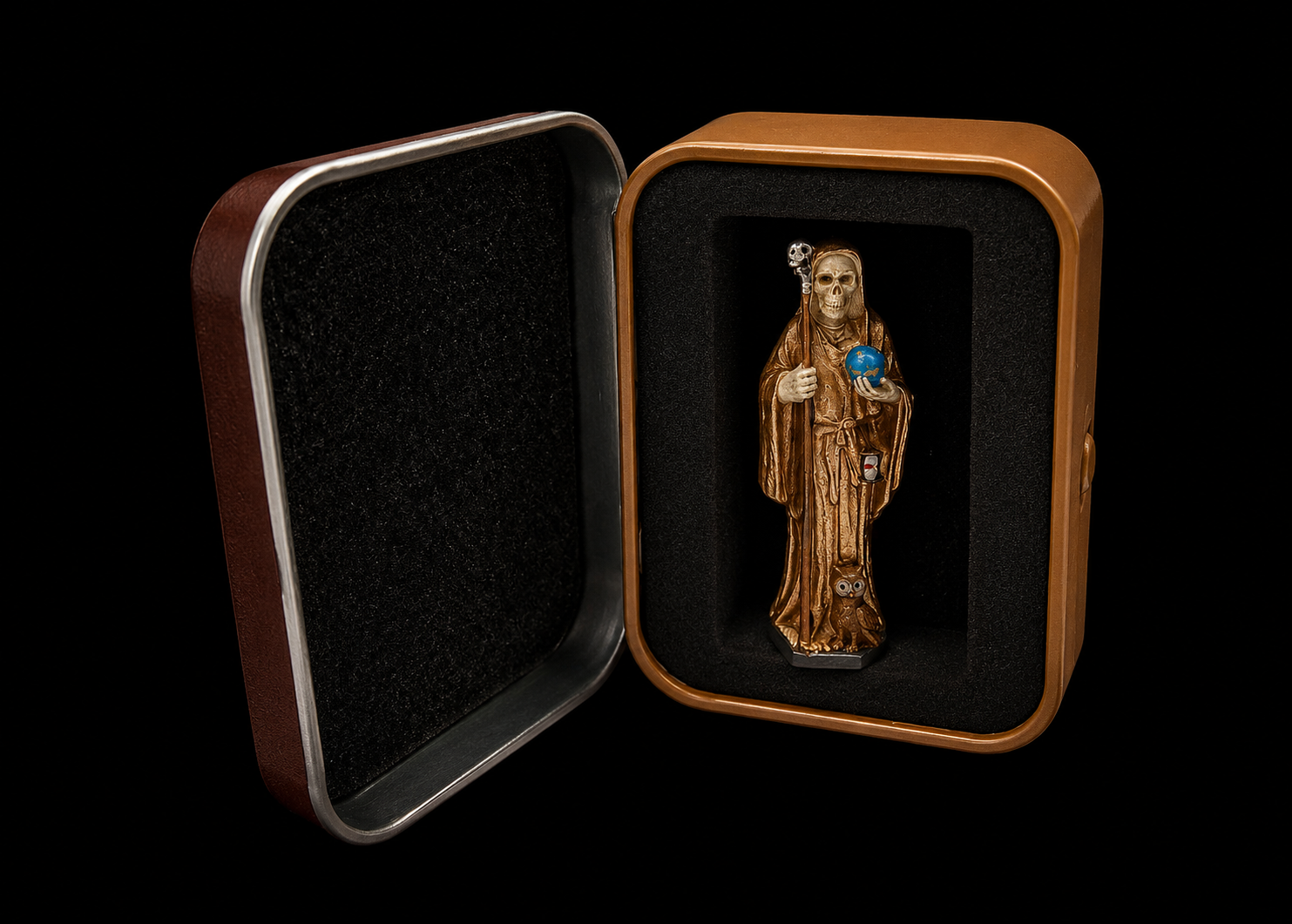 Mini Figura en Lata Santa Muerte Dorada (5 cm) - Imagen 2