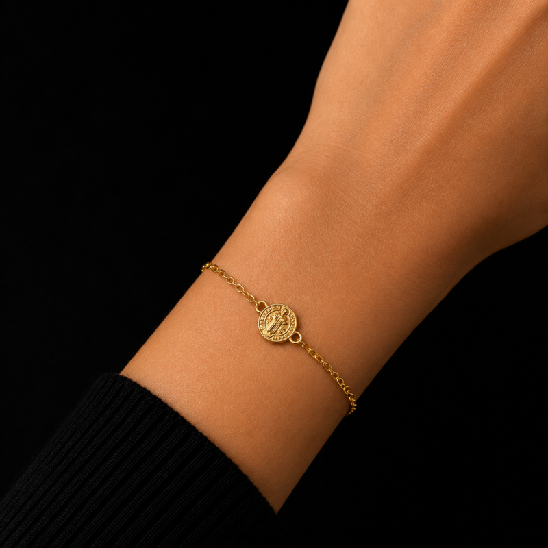Pulsera Dorada Medallita San Benito - Acero Inoxidable